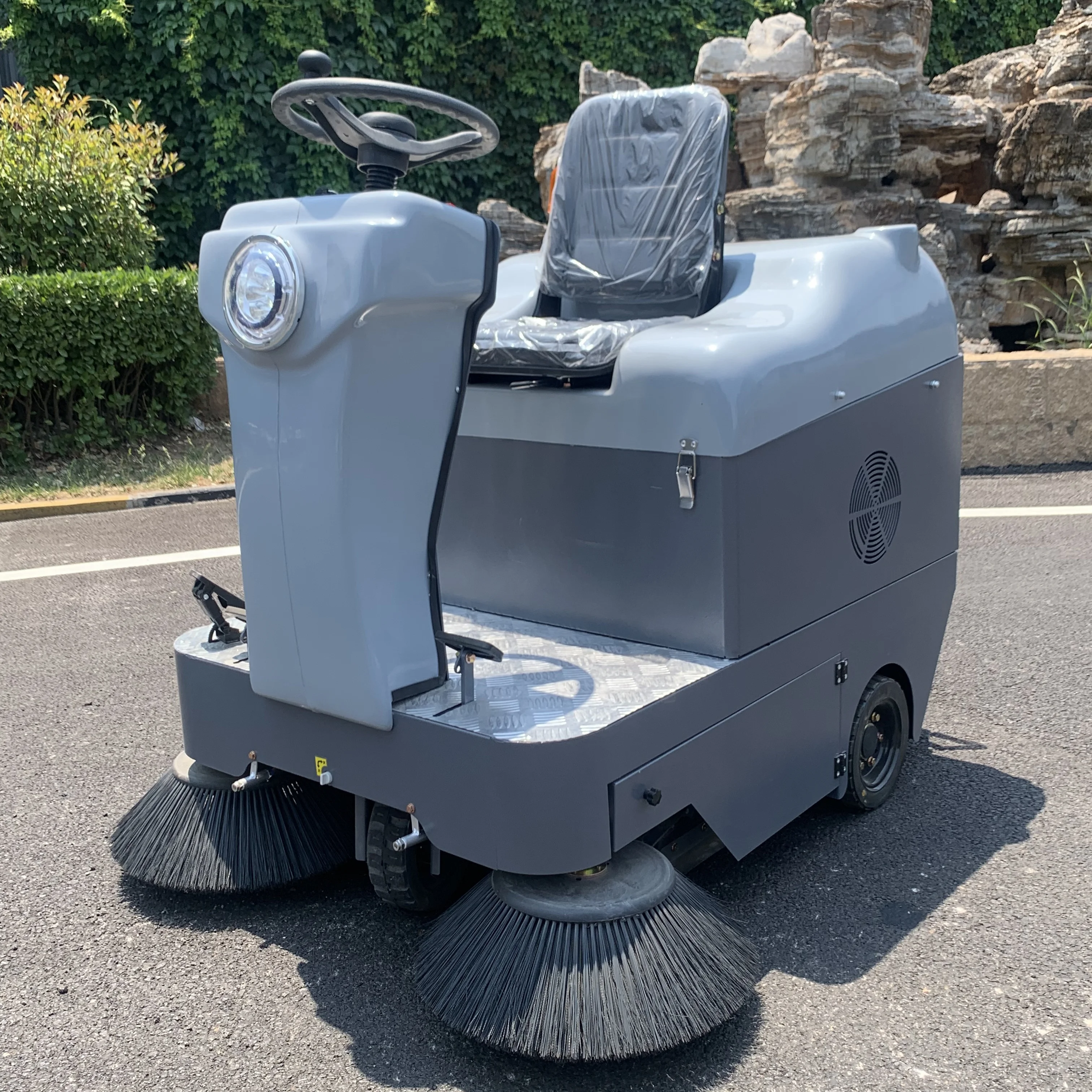 

Ride on Floor Sweeper Ride on Electric Warehouse Sweeper Machine Industrial Street Road Floor Sweeper