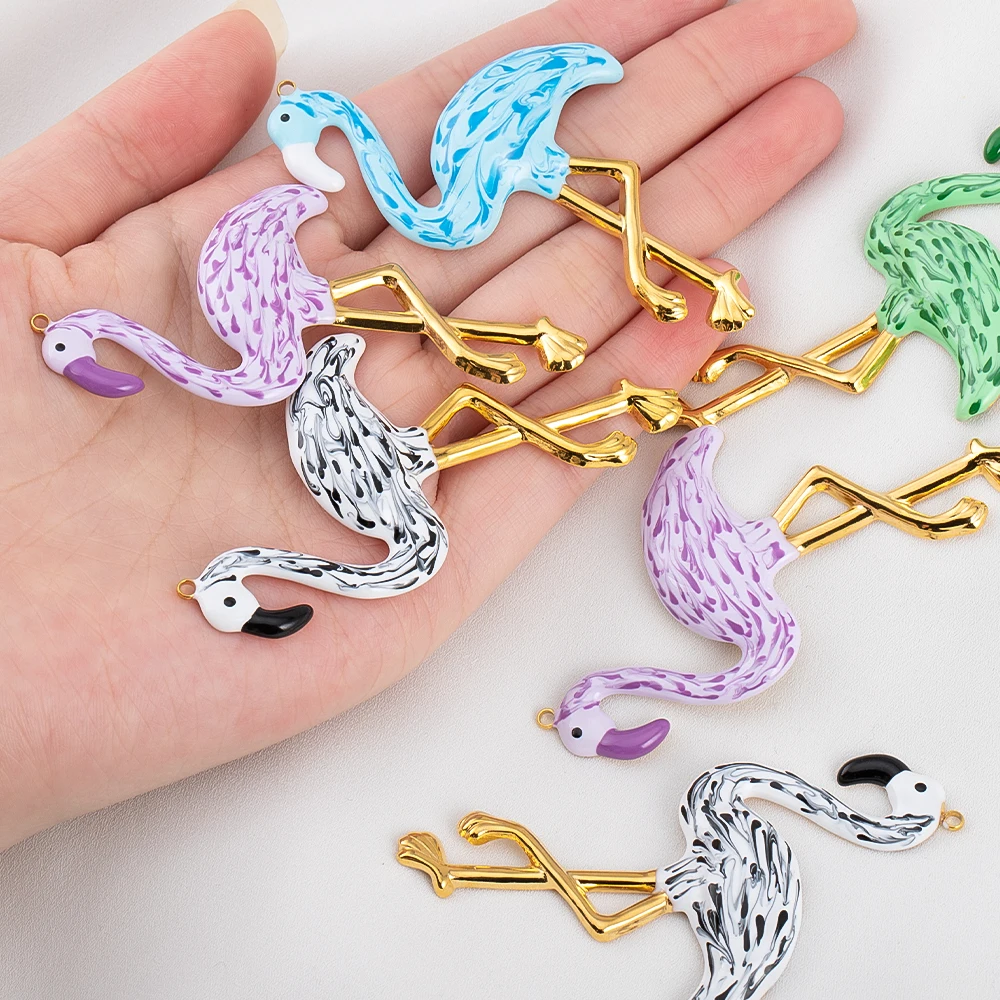 2 Buah Liontin Flamingo Enamel Baja Tahan Karat Berbagai Warna untuk Pembuatan Perhiasan DIY Kalung Anting Aksesoris Kerajinan