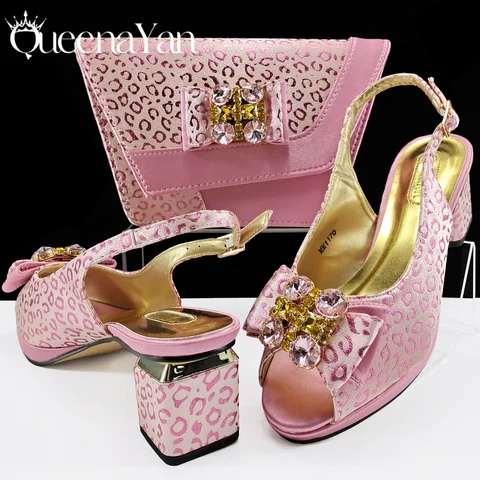 Queena yan 2025 brilhante moda italiana dedo do pé apontado salto feminino moda strass decoração cor rosa sapatos e saco conjunto