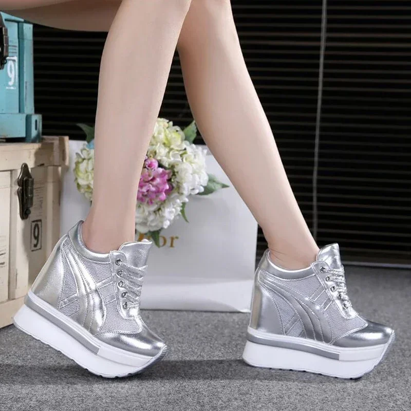 2024 Nieuwe Klassieke Vrouwen Mesh Platform Sneakers Witte Schoenen 10Cm Hoge Hak Wiggen Outdoor Ademende Casual Schoenen Herfst Ronde Neus