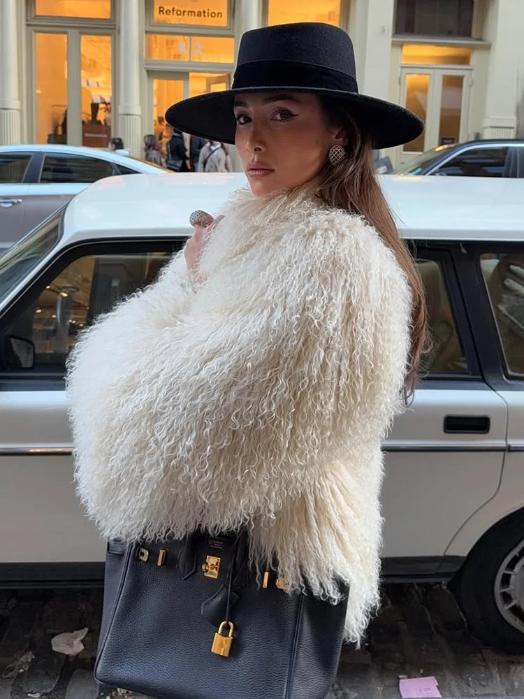 TARUXY Biały krótki płaszcz ze sztucznego futra dla kobiet Moda damska Zimowy ciepły elegancki płaszcz z długim rękawem Lady Street Fur Jacket Coat