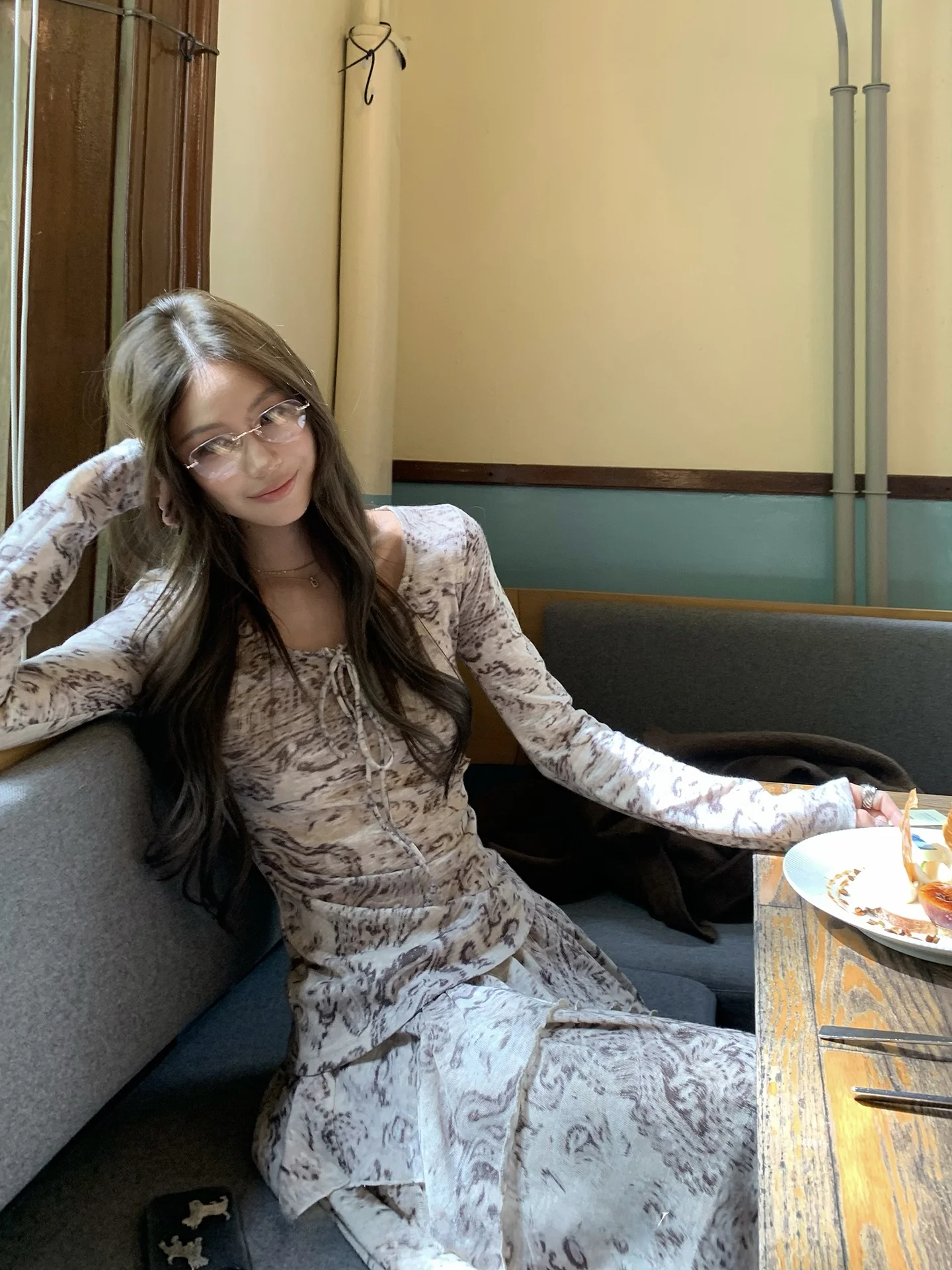 

Осенне-зимний женский вязаный комплект-двойка с принтом «Цветы грецкого ореха» от Duzhai Gallery, повседневный, из двух предметов