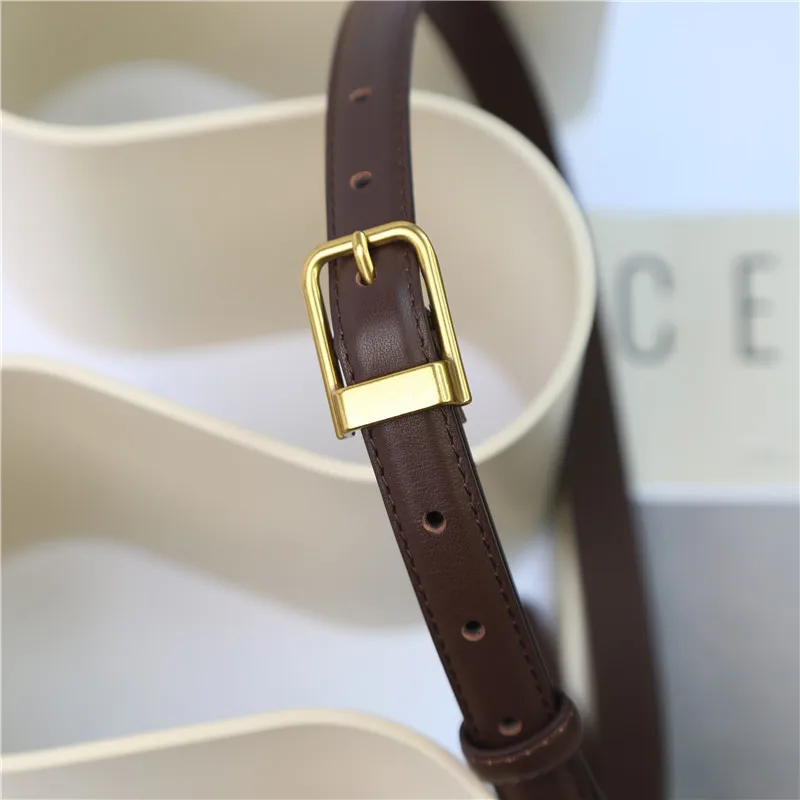 

A Niche Retro and Versatile Women's Gold Buckle Leather High-end Canvas Belt with Decorative Top Layer Cowhide Belt