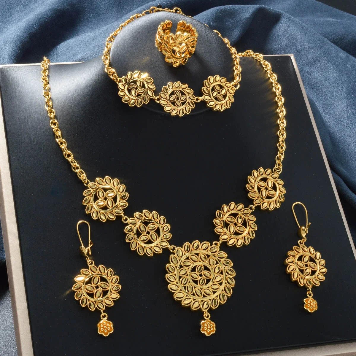 

Luxury Gold Plated Dubai Jewelry 4-Piece Set Elegant Necklace Bracelet Earrings Ring for Women Bridal Wedding Gift