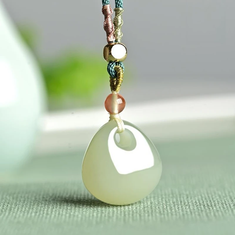 

Natural Sapphire Safety Buckle Pendant, Fashionable Versatile Jewelry