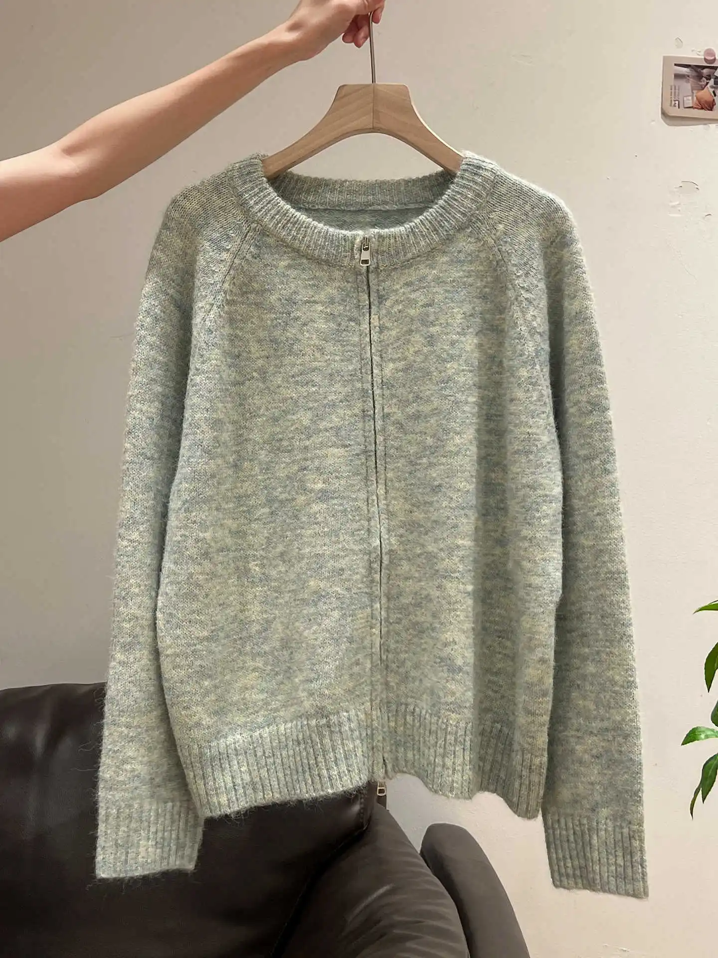 سترة محبوكة بسحاب أخضر برقبة دائرية للنساء 2025 على الطراز الكوري ملابس الخريف والشتاء، سترة فضفاضة