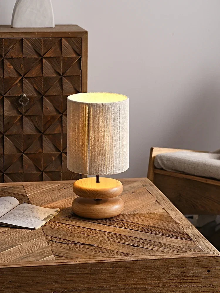 Japanese Style Creative Bedside Table Lamp Walnut Wood Color for Bedroom Designer Solid Wood Living Room Study Retro Table Lamp