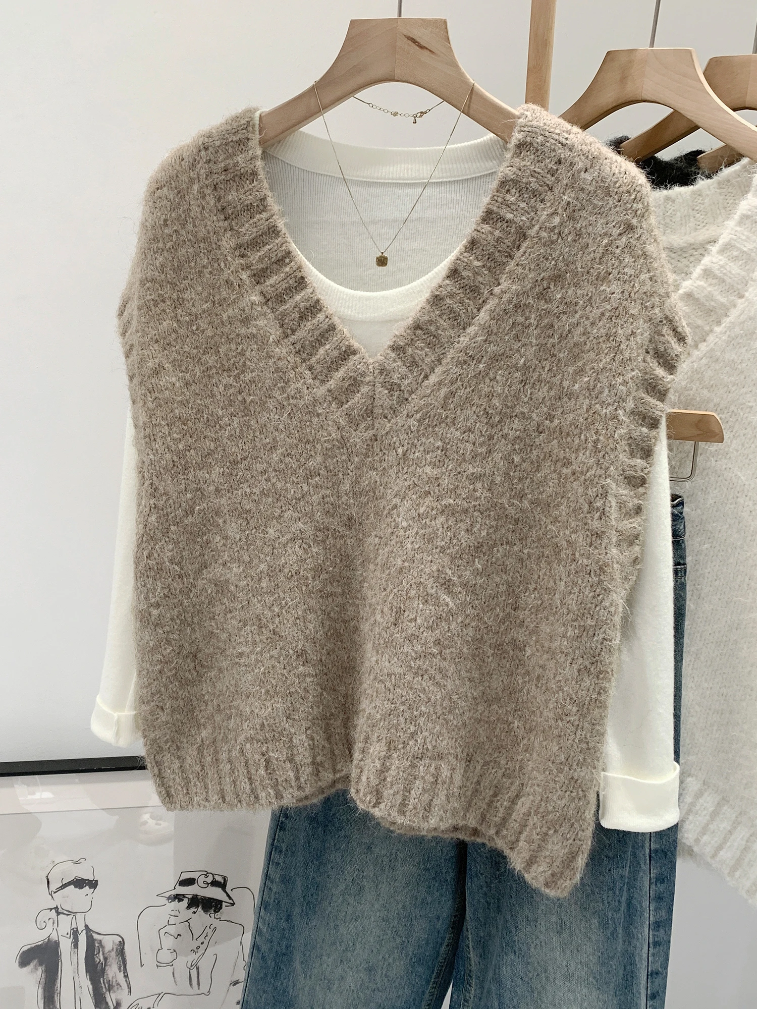 

Autumn Winter V-Neck Knitted Sweater Vest Women's Fashion Layering Top Casual Loose Fit Soft Nylon Blend Regular Thickness