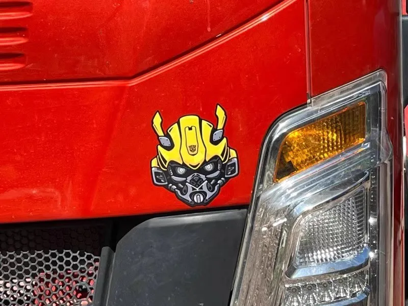 Car Styling Vinyl Badge for Cartoon Bumblebee Avatar Sticker Motorbike Body Decoration Decal Graphic - view 2