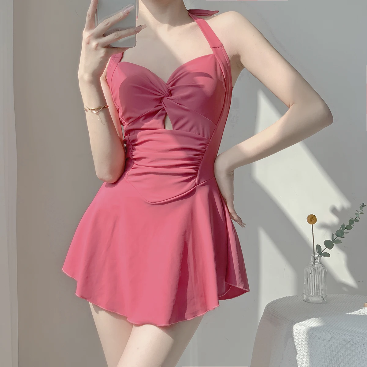 Traje de baño conservador de una pieza ajustado con tirantes Halter para mujer, minivestido coreano liso sin mangas, traje de baño conservador para playa
