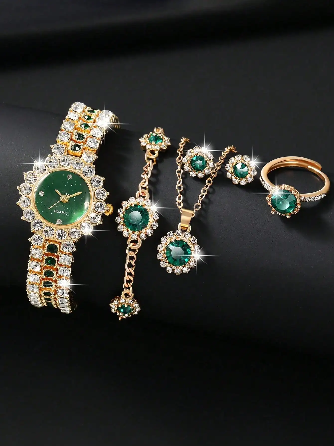 

Набор женских часов с зелеными стразами и кварцевым механизмом, в комплекте с ожерельем, серьгами, браслетом и кольцом