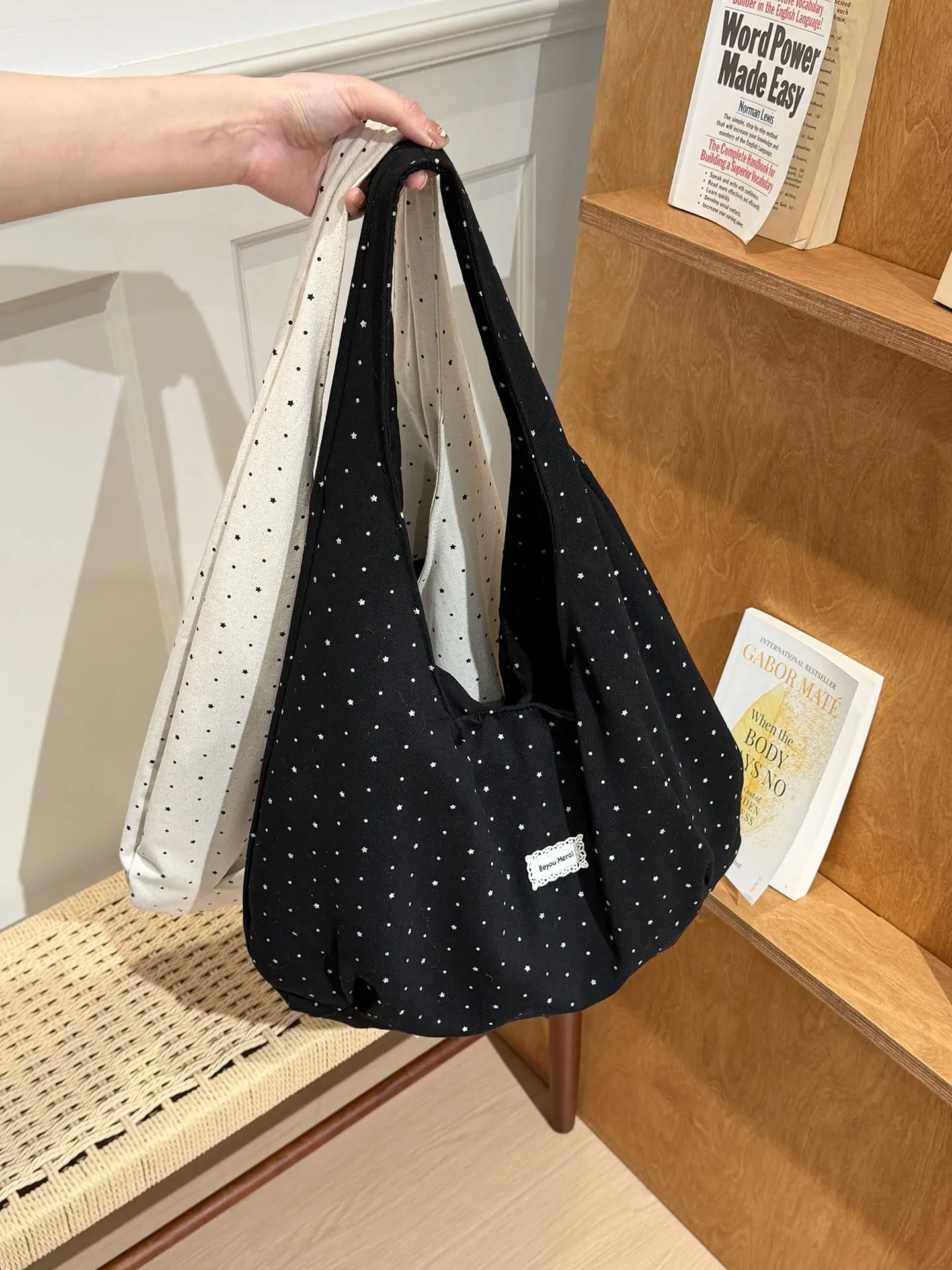 

Новая модная женская сумка-тоут из холщовой ткани с принтом в горошек, большая вместимость, простая, повседневная, универсальная, портативная, на одно плечо, 2026 год