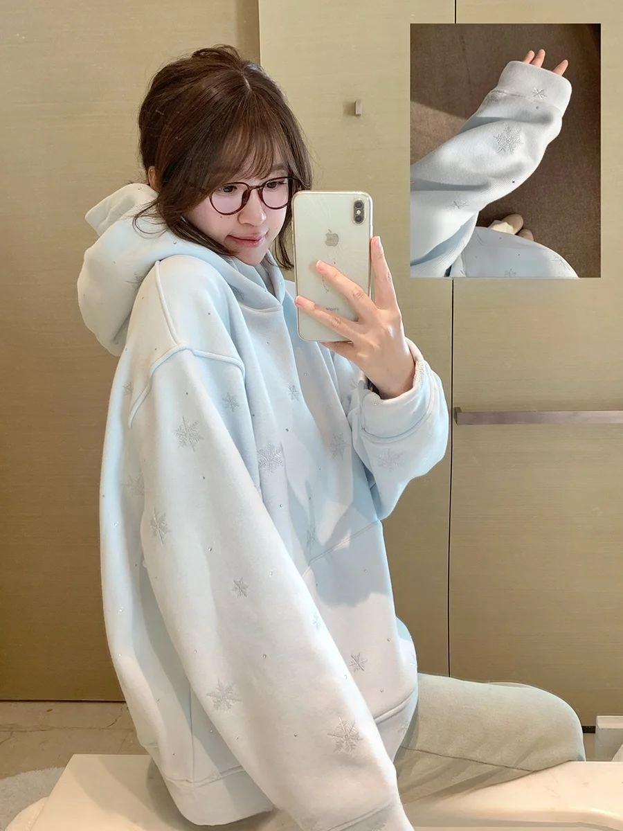 

CallmeEar Original Embroidered Snowflake Thiened Hoodie Women's Winter Warm Sweatirt Casual Comfortable Polyester Blend