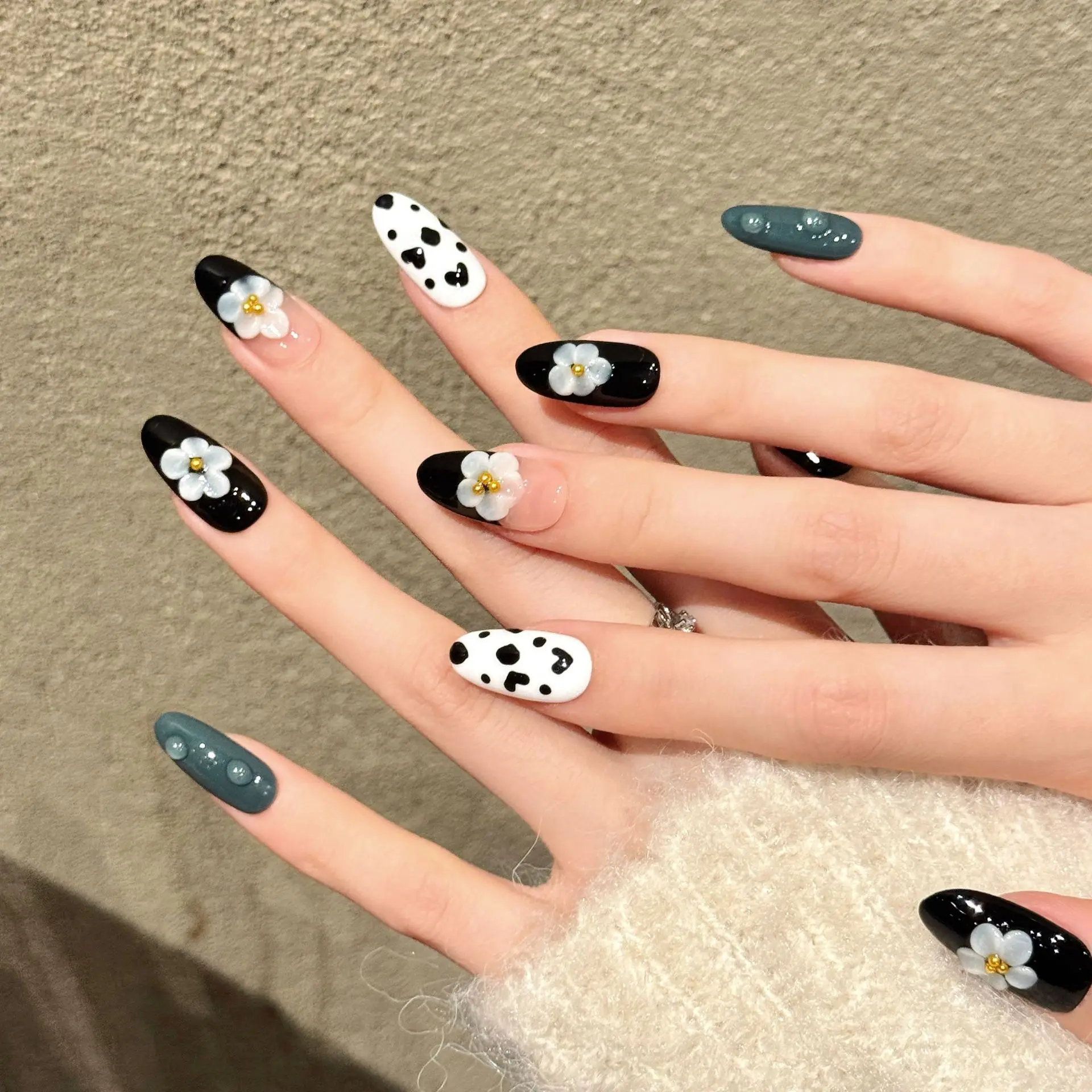 10pcs Handmade Oval Press on Nails with 3D Flower Design Cow Pattern Wearing False Nails Wearable Fashion French Fake Nail Tips