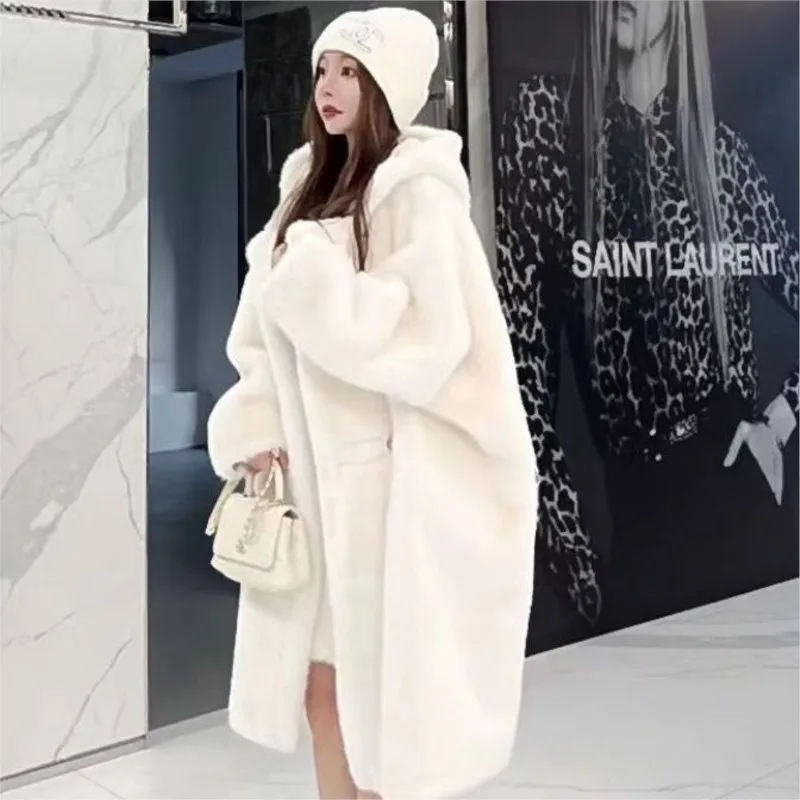 

The new fleece and fur coat is a long loose thick hooded for women