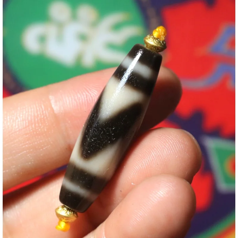 

Energy Tibetan Old Agate Oily Patina Sharp Tiger Tooth dzi Bead Pendant Amulet