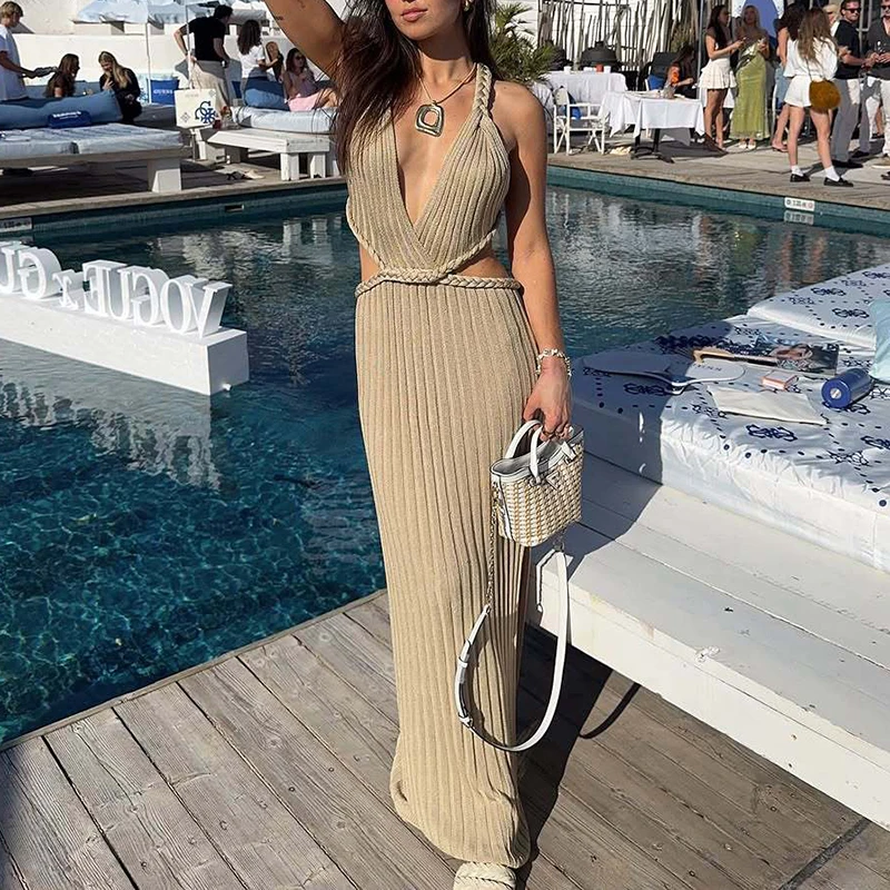 Abito estivo scollato senza maniche lungo avvolgente sull'anca Vestito estivo da spiaggia 2025 Abito copricostume lavorato a maglia tinta unita sexy senza schienale sottile