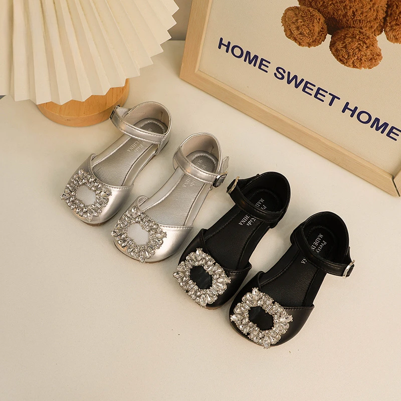 Kids Flat Sandals 2024 Luxury Rhinestone Elegant Shoes for Girls Korean Style Versatile Children Causal Princess Ballet Sandals