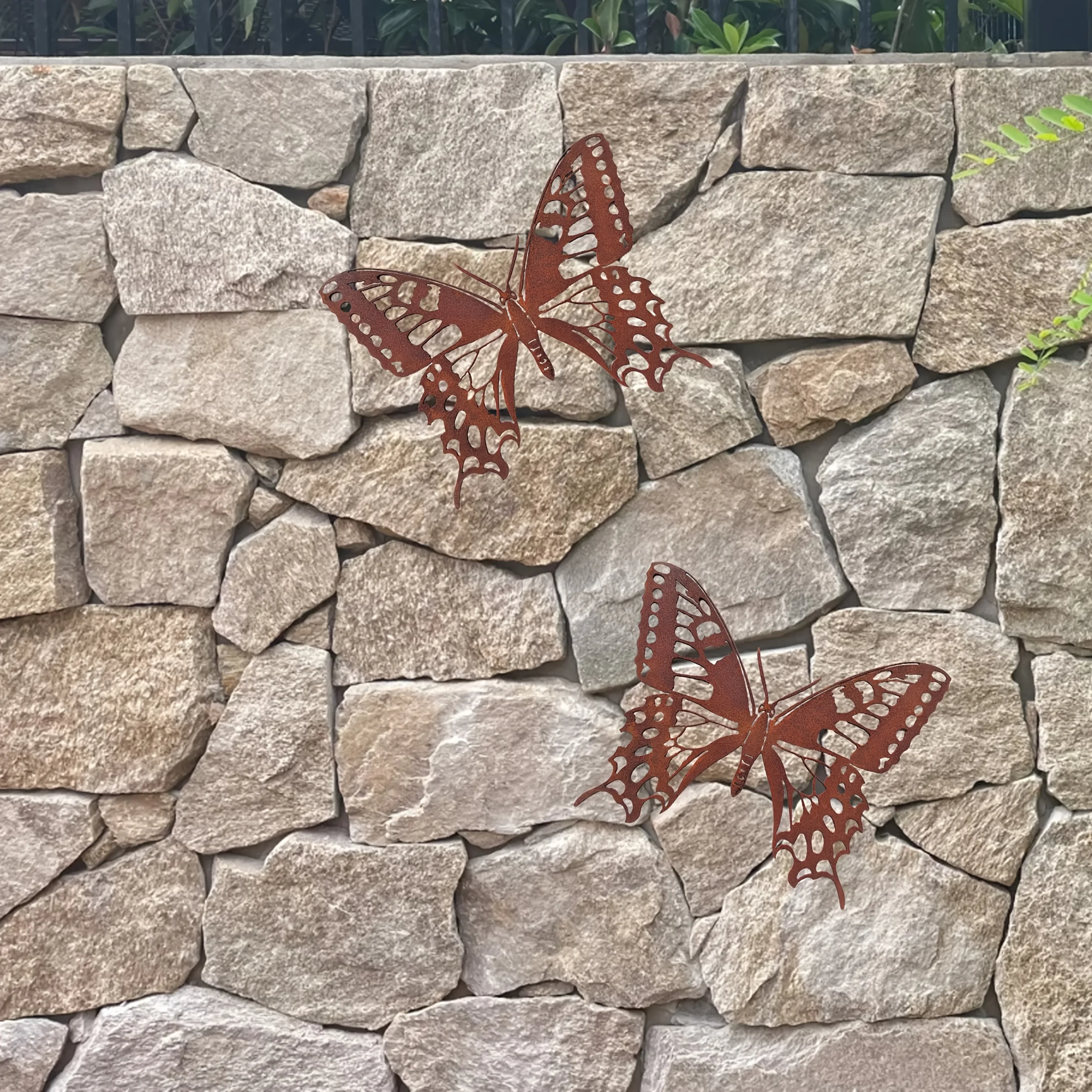 

Rustic Metal Butterfly Wall Art – Art Deco Garden Decor for Nature Lovers – No Battery Needed, Outdoor Wall Sculpture for Patio