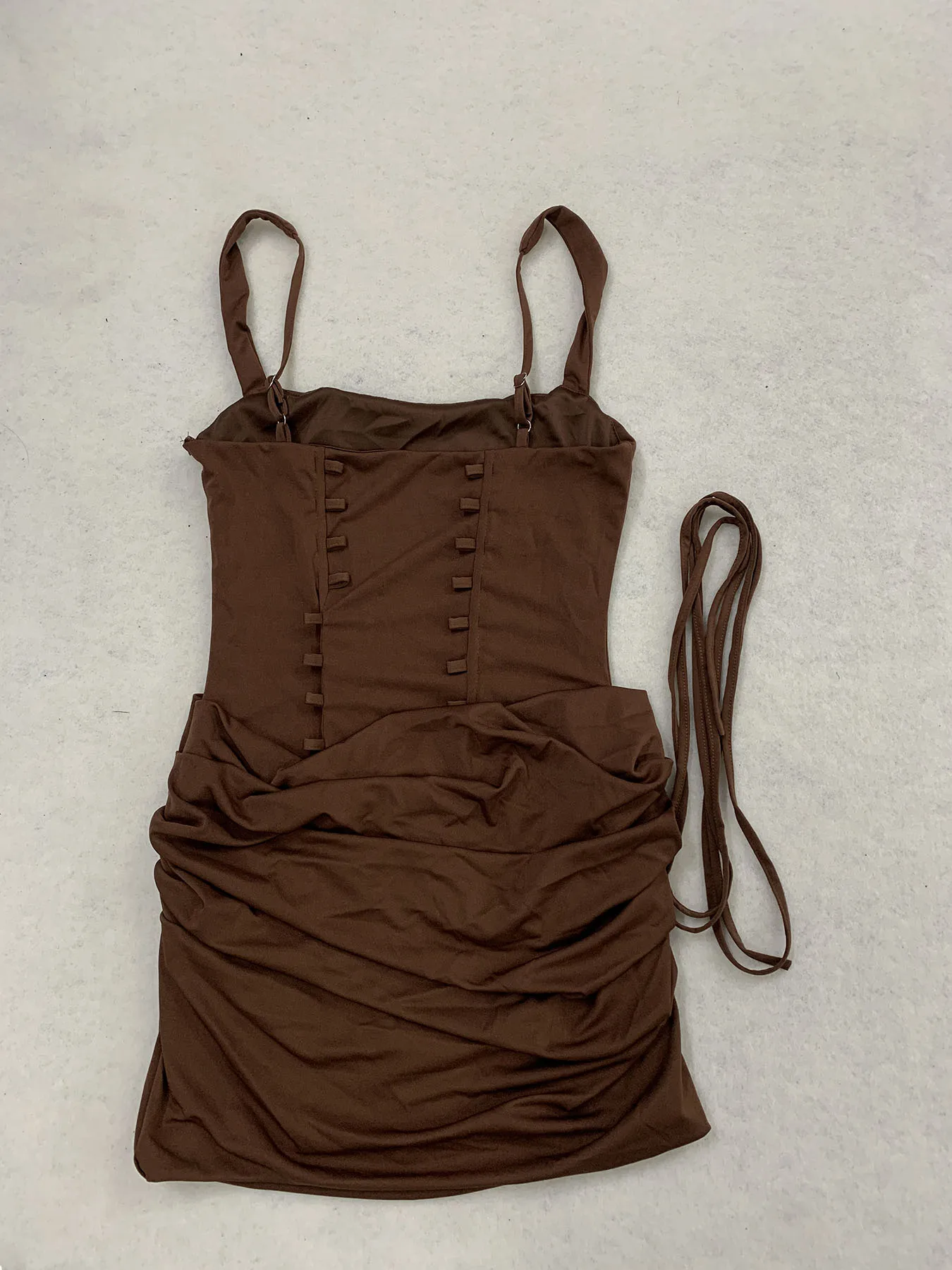 Frühling und Sommer Neuer ärmelloser Rock mit quadratischem Ausschnitt, hoher Taille, Riemchen, schmaler Passform, elegantem Plissee und Hüftbetonung für Damen – Detail 6