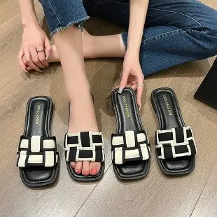 Small Fragrant Wind Slippers Female Summer Wear A High-grade French Flat Non-slip Fashion Sandals image 3