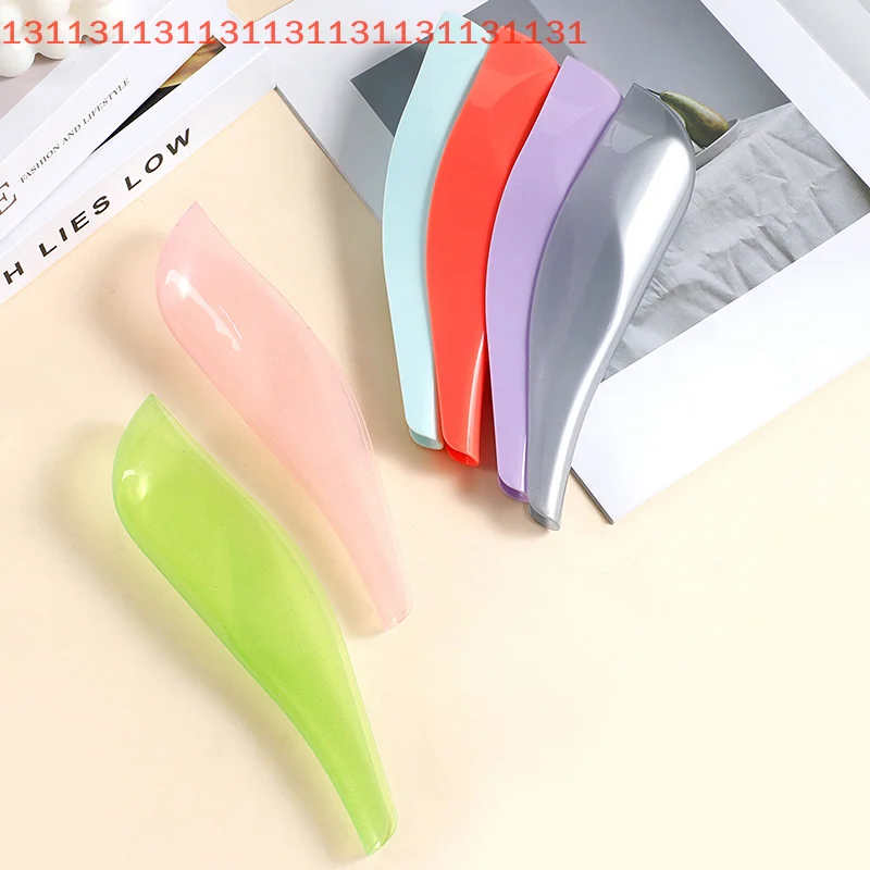 1 قطعة قمع مبولة قائم في الهواء الطلق قمع تبول للنساء مريحة حجم السفر المحمولة جهاز التبول الإناث