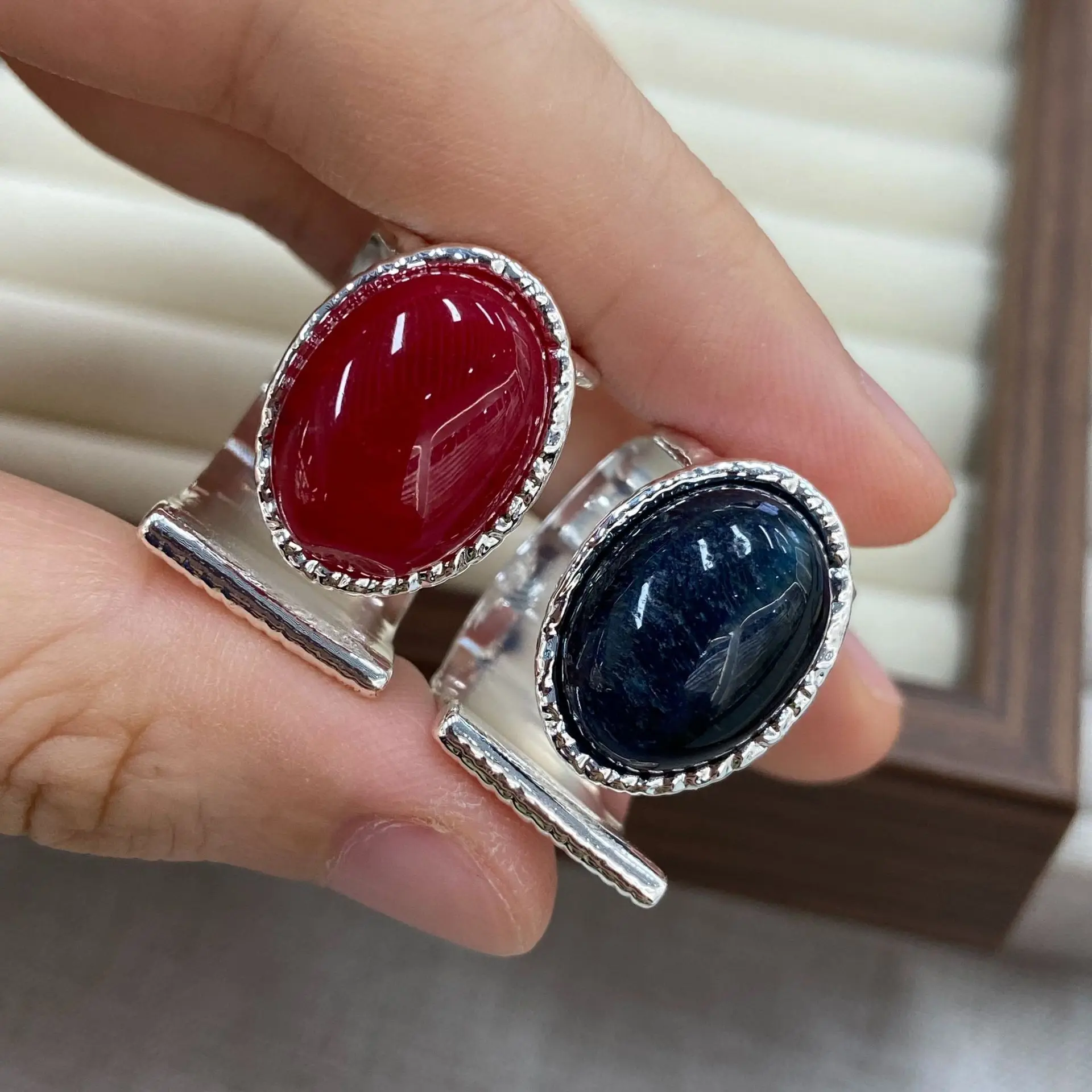 Vintage Silver Wide Open Cuff Ring Oval Red Black Agate Natural Stone Adjustable Ring for Women Elegant Daily Commute Jewelry