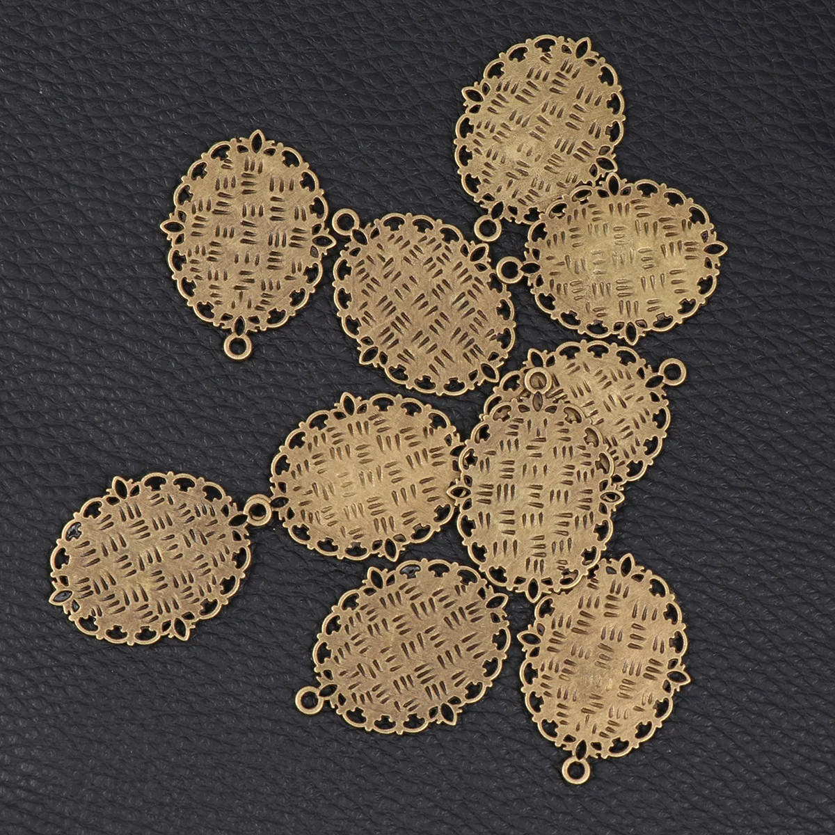 

10pcs Alloy Jewelry Findings Bronze Oval Metal Stamping Blanks Diy Pendant Base For Handmade Necklace Cabochon Craft
