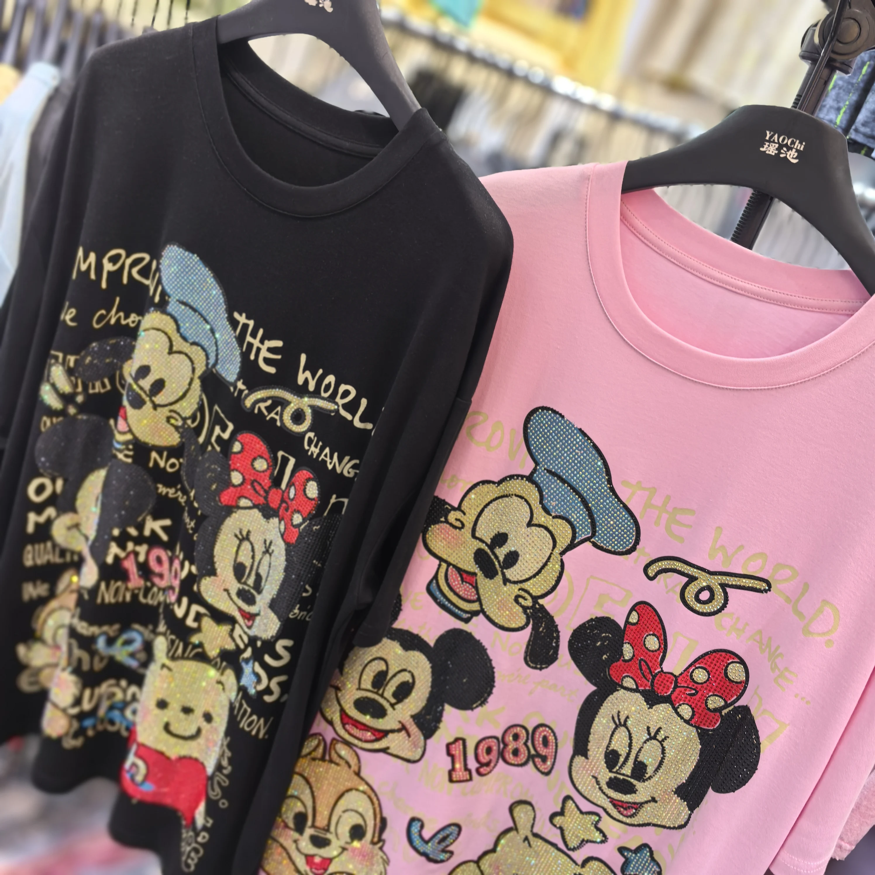 T-shirt a maniche corte con perforazione a caldo del fumetto di moda T-shirt da donna nuova estate allentata O-collo Pullover Top All-match Dolce studente T-shirt in cotone