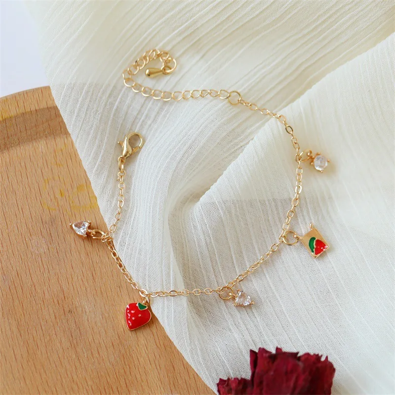 Korean New Girl Red Strawberry Charms Bracelet 2023 Trendy Zircon Small Fresh Student Heart Bracelets For Women Friendly Gift