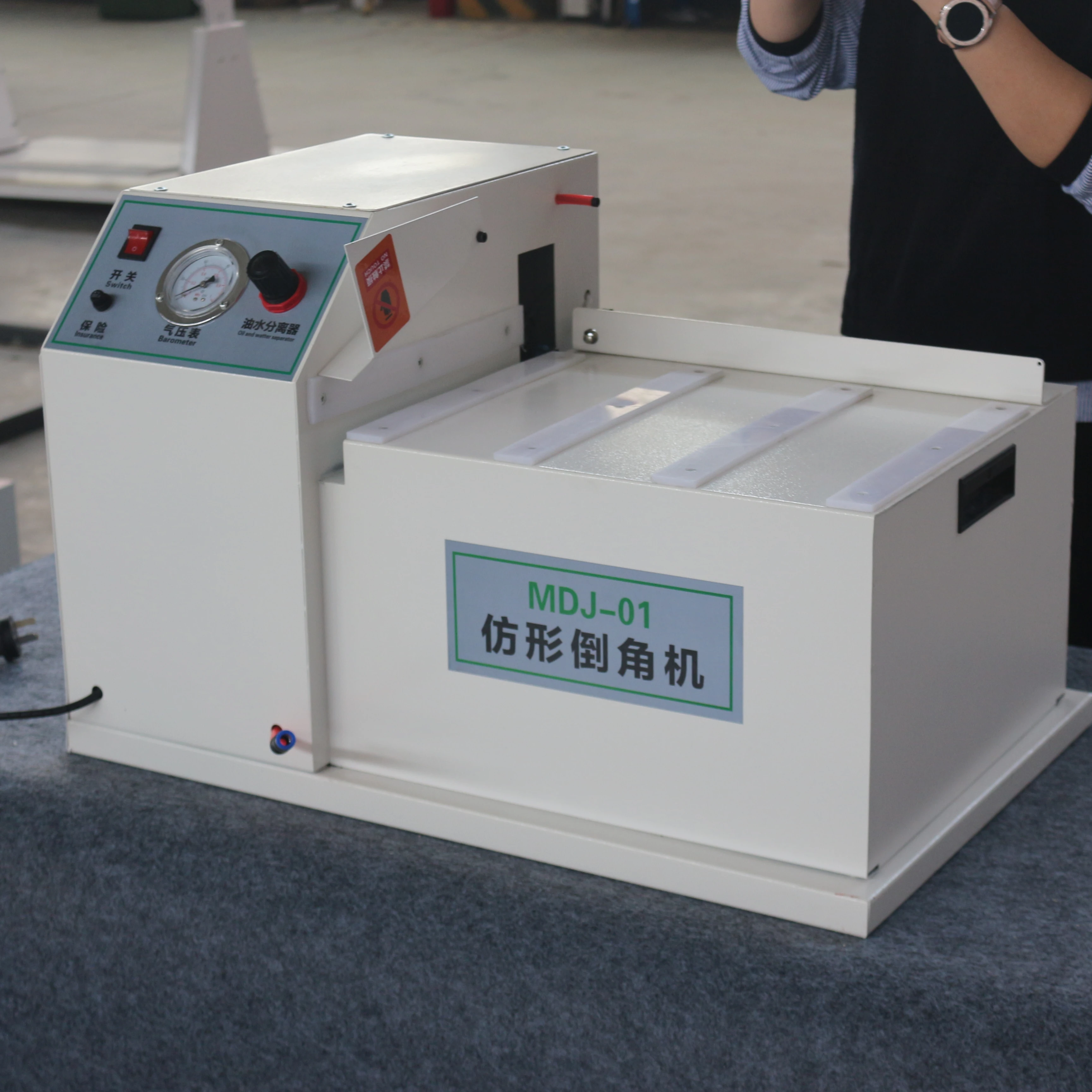 

Corner Rounding Trimming Machine Aluminum Edge Profile Trim Banding Corner Rounding Machine for Wood Cabinet