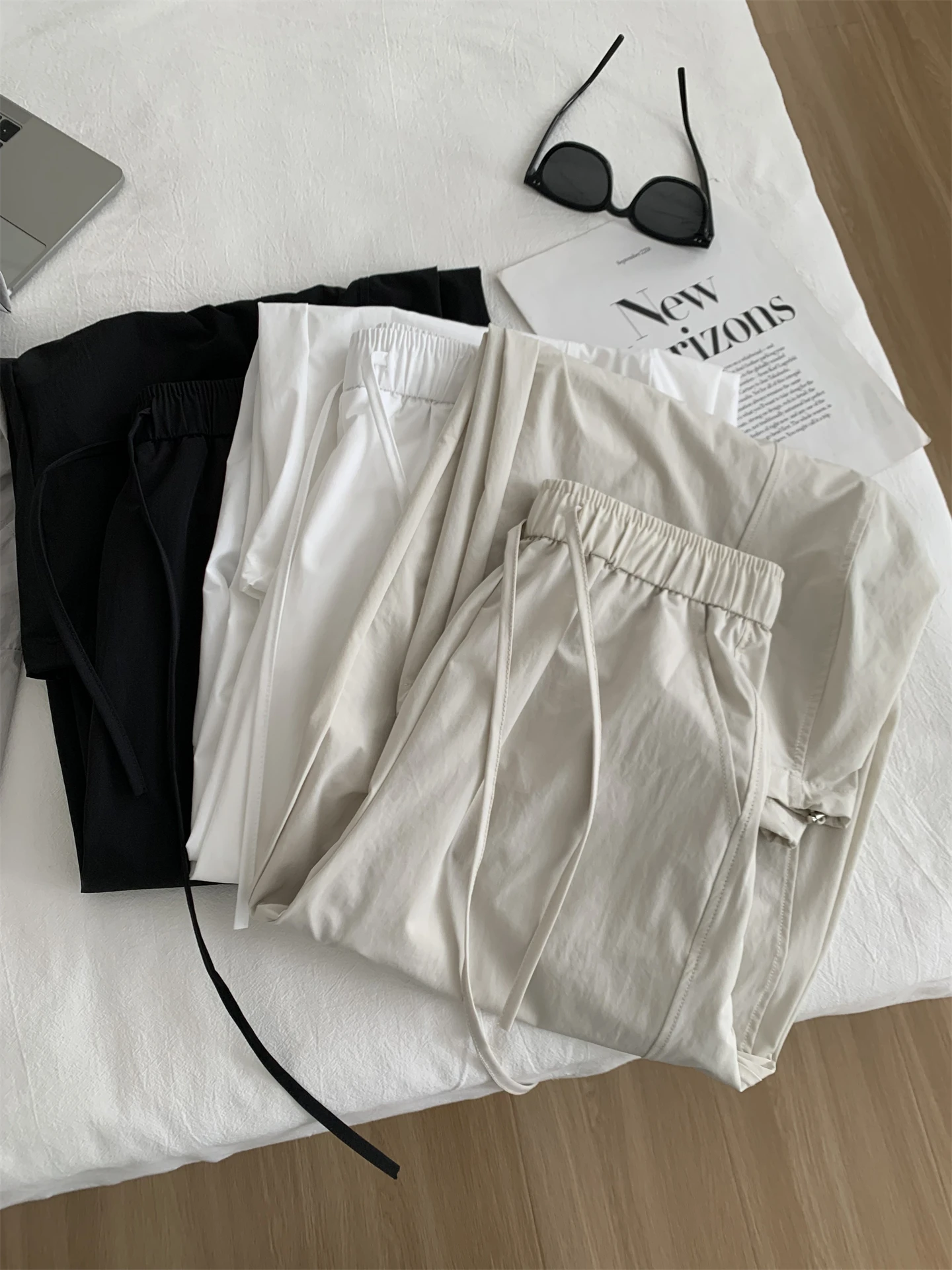 Lightweight Patchwork Curved-leg Cargo Pant Women, Relaxed Fit, Slimming, High-waisted, Wide-leg, Cuffed