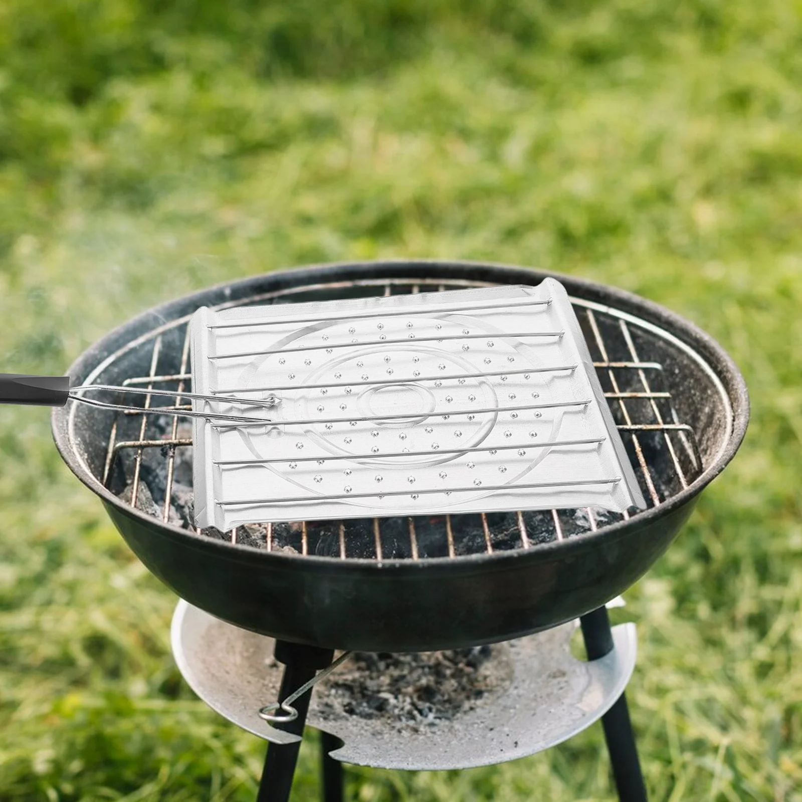 

Camping Grill Toaster Plate Foldable Stove Top for Gas Burners Rack Perforated Durable Noncoated Handle Bread Meat Grilling Tray