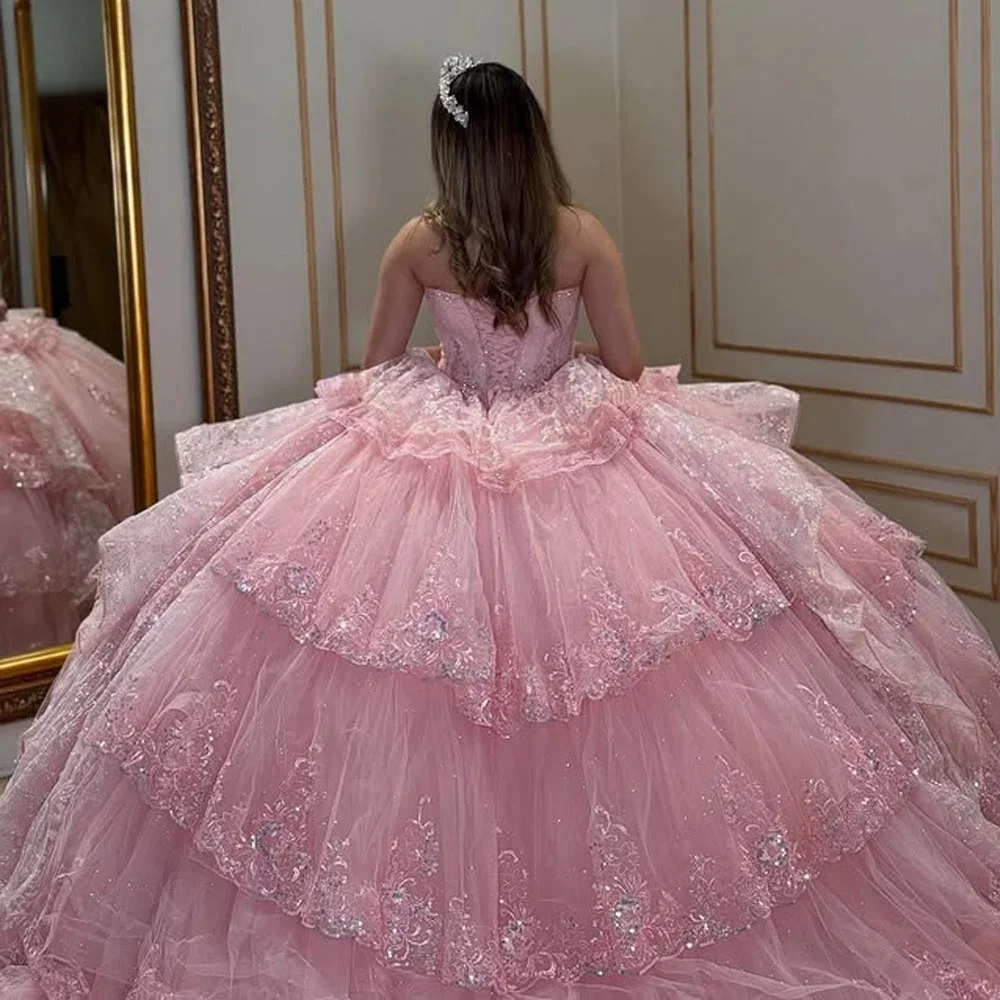Abiti Quinceanera rosa Abito da ballo Sweetheart Appliques Perline Abiti dolci 16 15 anni personalizzati