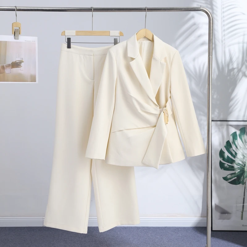 Eleganter Damenanzug mit Schnallengürtel, Blazer mit Revers und langen Ärmeln, schmal geschnittener Mantel und weit geschnittene Hose – Frühlingsneuheit – Detail 3
