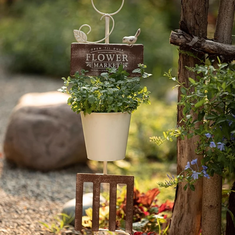 

Retro Iron Stand for Flowers Lawn Planting, Climbing Bracket, Garden Bird Decorations, Retro Do Old Plant, Courtyard