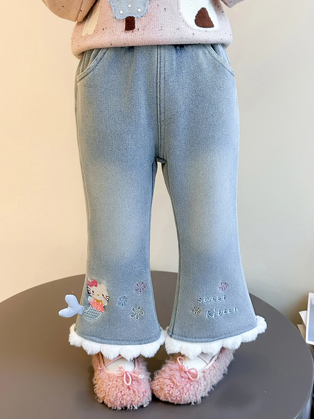 

Children's Fashion HelloKitty Embroidered Girls Jeans 2025 New Autumn Winter Warm Thickened Flared Plush Edge Denim Pants