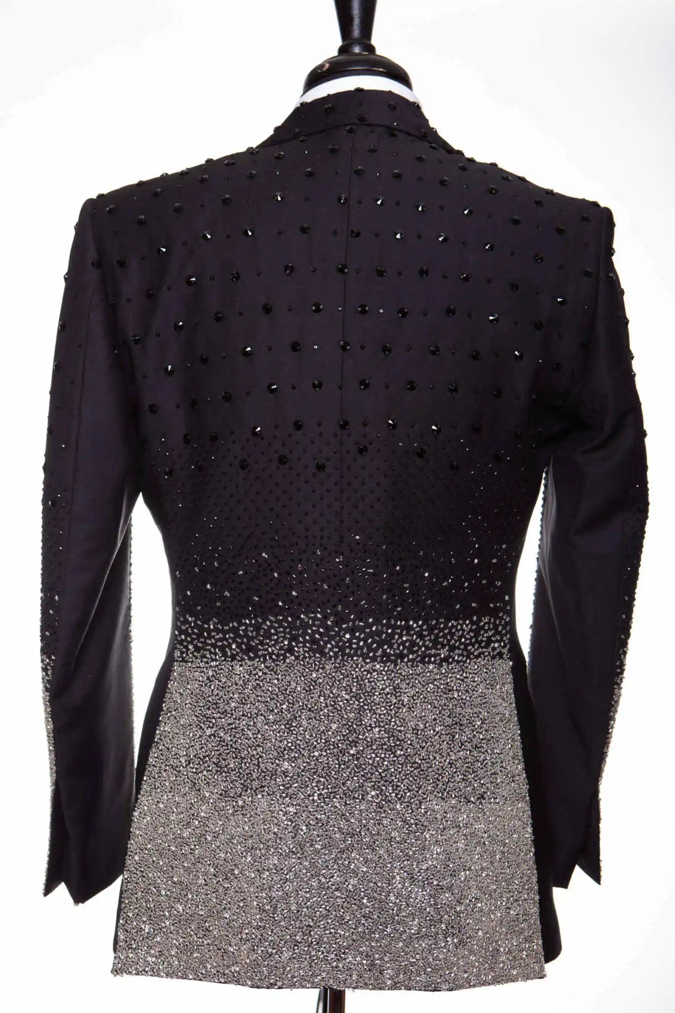 ชุดทักซิโด้ผู้ชายคริสตัลหรูหรา 2 ชิ้น ปกแหลม ชุดเจ้าบ่าว กางเกง ชุดสูทแฟชั่นทางการสำหรับธุรกิจ  รับสั่งตัด