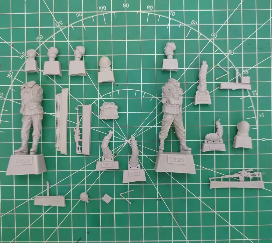 1/35 Scale Resin Figure Assembled Model Kit Modern Military GK Miniature Russian Soldier Chechnya 2 Unassembled and Unpainted