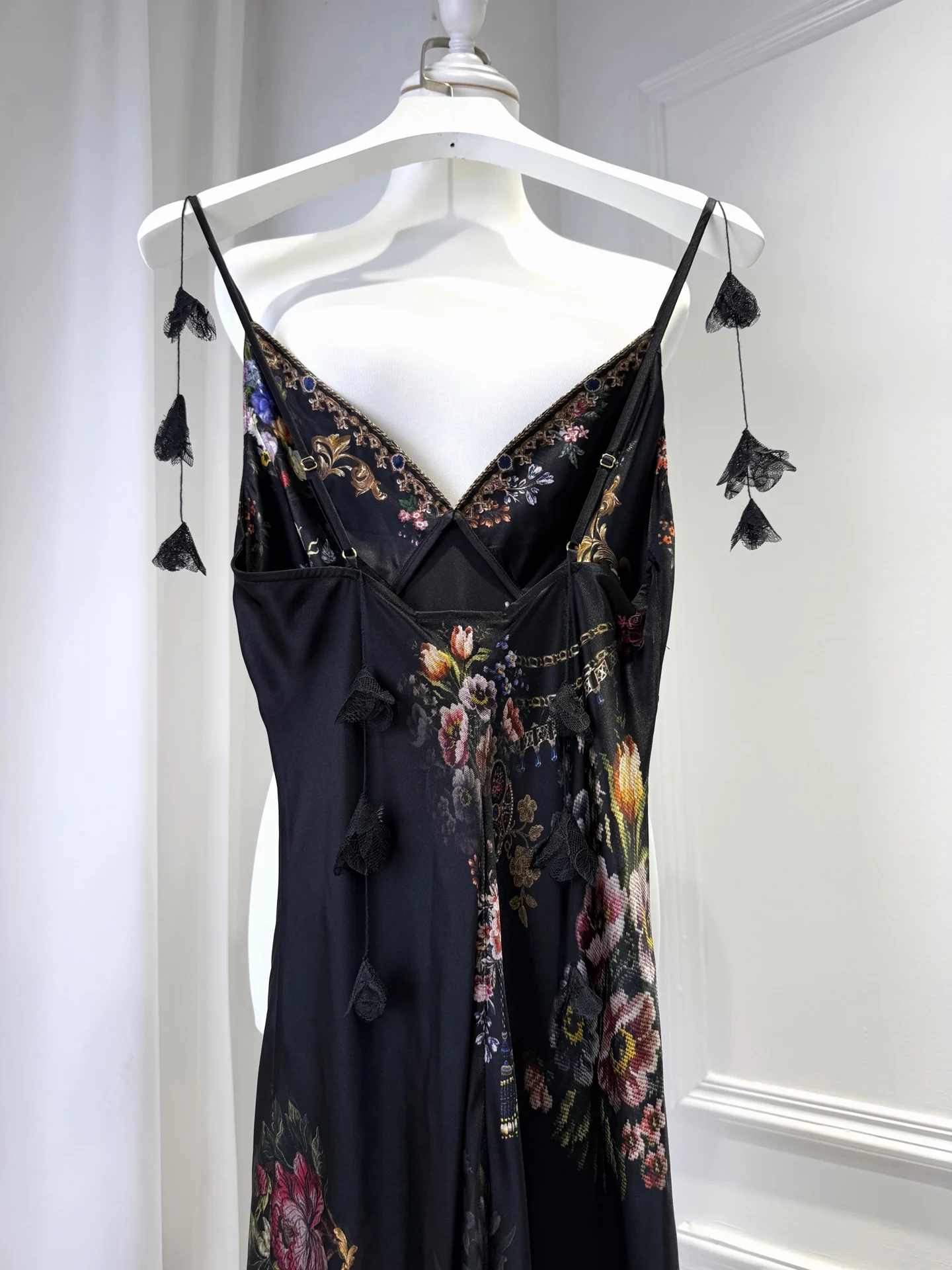 Women's Black Vintage-Print V-Neck Strapless Fitted Silk Dress
