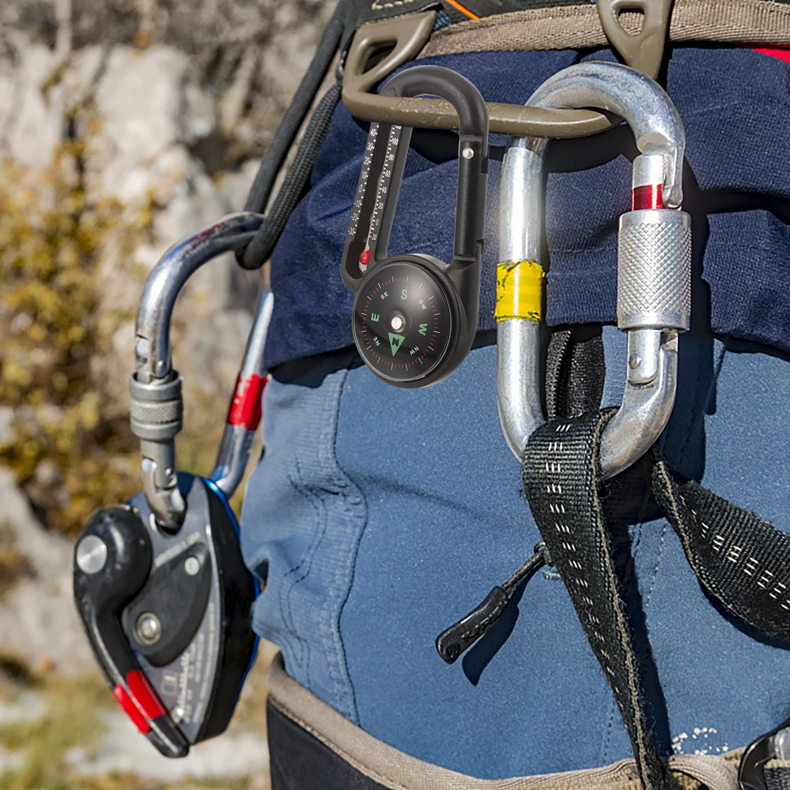 

1pcs Keychain Compass Thermometer Lightweight Pocket Sturdy Outdoor Survival Hiking Gadgets Mini Camping Accessories