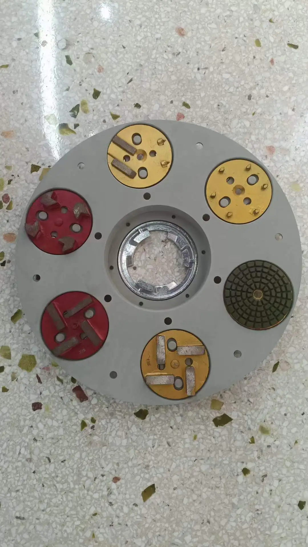 آلة تنظيف الأرضيات الخرسانية ذات القرص الواحد الكهربائية المحمولة باليد