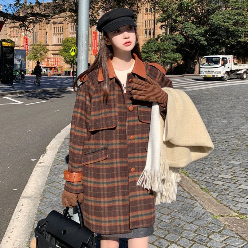 

Women Brown Vintage PU Leather Patchwork Woolen Coat Female Mid-Length Fashion Plaid Baggy Outcoat Casual Versatile Outerwear