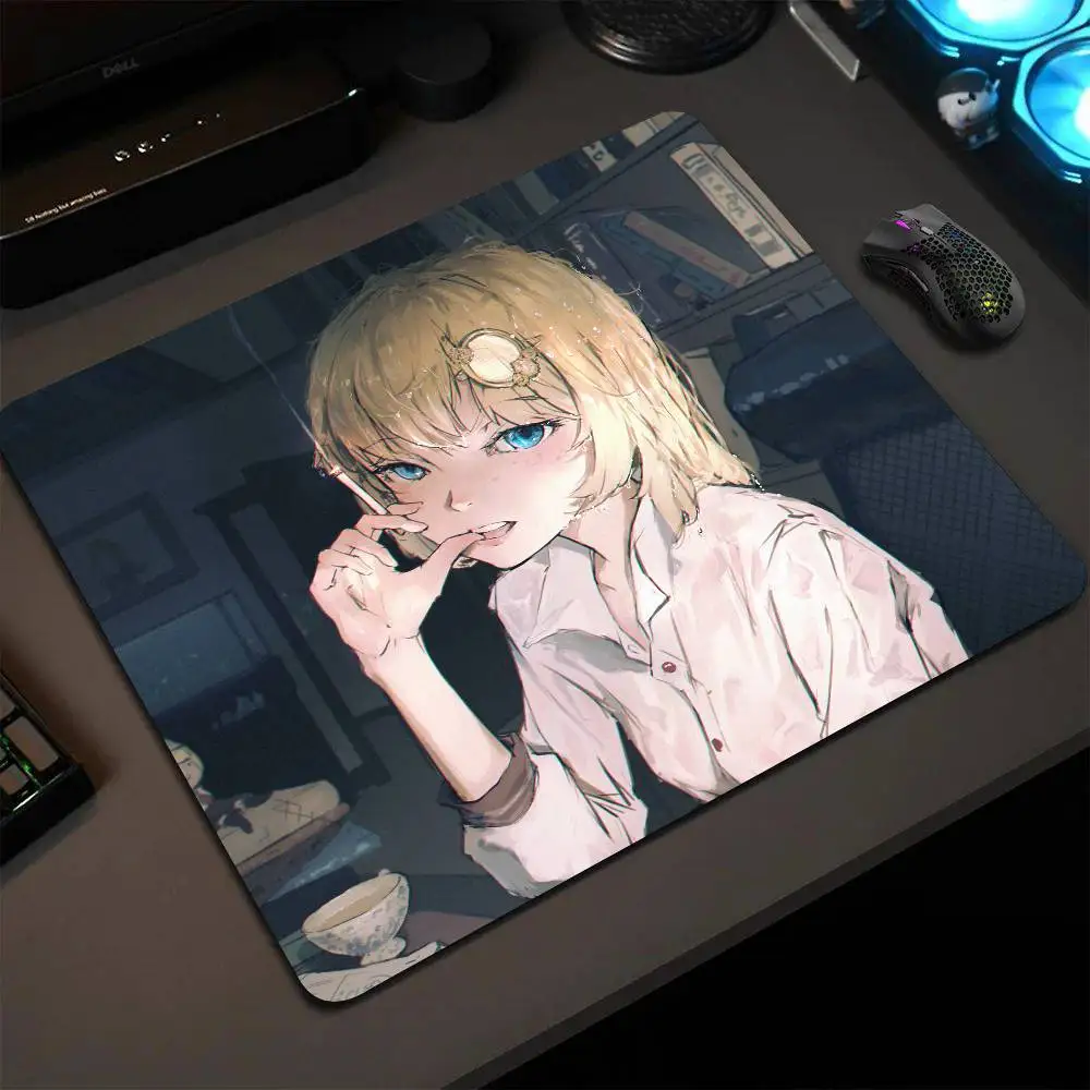 Amelia Watson Virtual Girl Anime Mousepad Small LockEdge Mouse Pad For Gamers Computer Desk Pad Rectangular Anti-slip Rubber
