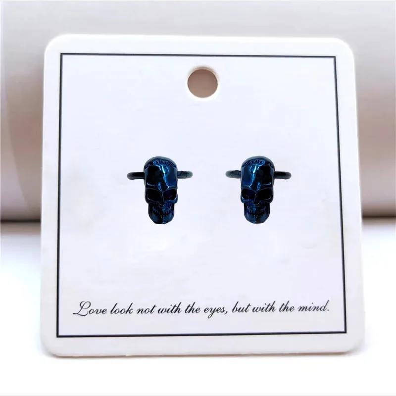 زوج من الأقراط المعلقة بتصميم جمجمة زرقاء للرجال، هدية إبداعية من النحاس للهالوين، على الطراز القوطي العصري للنساء اليومي