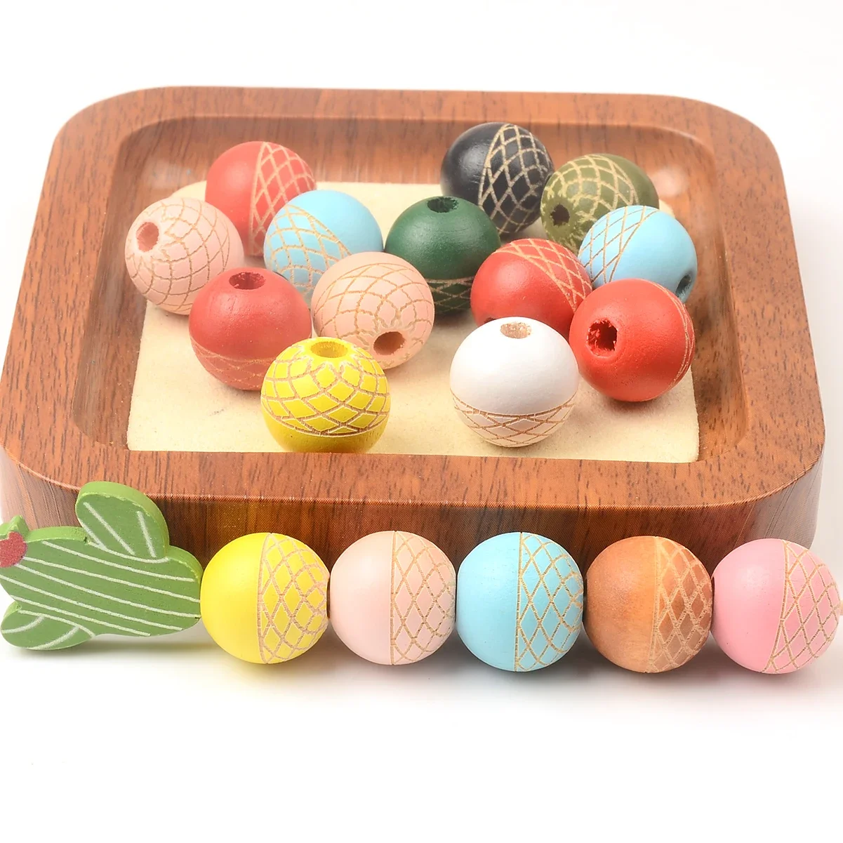 15pcs Vintage fashion hand-carved wooden bead Charms Large Hole Beads for Gifts DIY Necklace Bracelet Jewelry Accessories