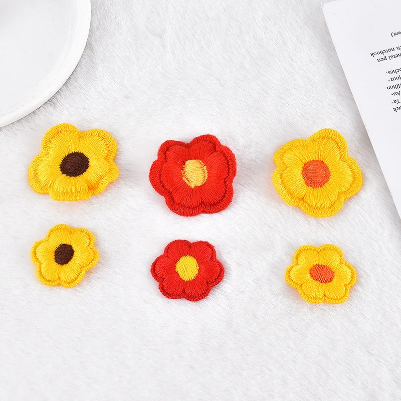 Pequeno Vermelho Amarelo Malha Flower Patch, DIY Hairpin Broche, 3D Flower Cloth Adesivos para Vestuário Sapatos Saco, Acessórios por atacado, 15Pcs