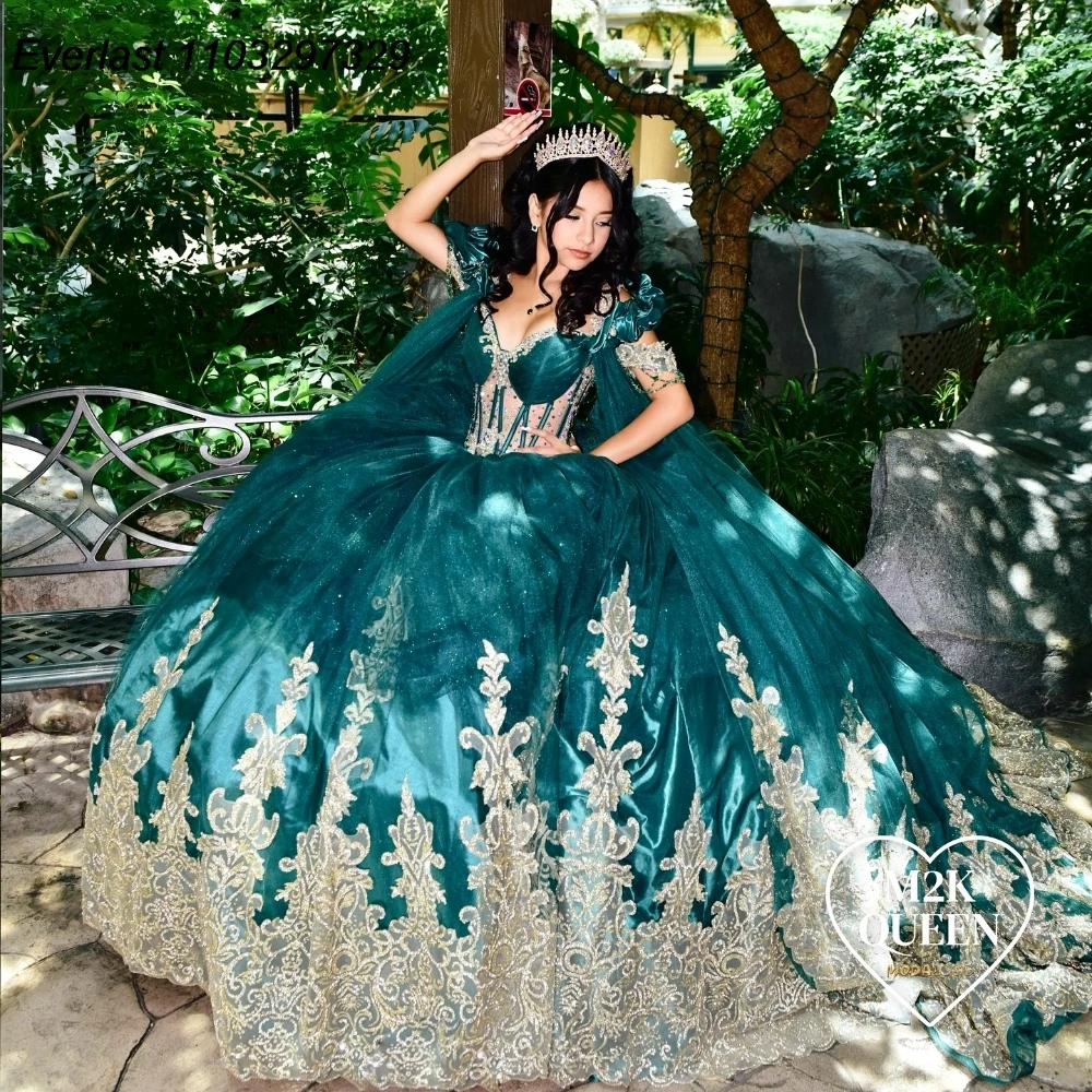 EVLAST ที่กําหนดเองสีเขียวมรกต Quinceanera Ball Gown ทองลูกไม้ Applique Beaded Cape หวาน 16 Vestido De 15 Anos QD1091