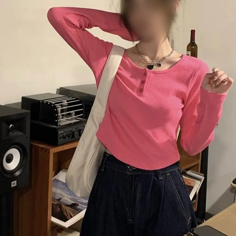 เสื้อครอปแขนยาวทรงเข้ารูป ดีไซน์ทันสมัย รุ่นใหม่ล่าสุด ปี 2025