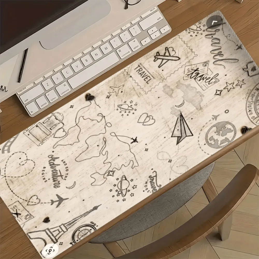 Grand tapis de bureau sur le thème du voyage - Design rétro carte du monde, accessoires de bureau, tapis de souris